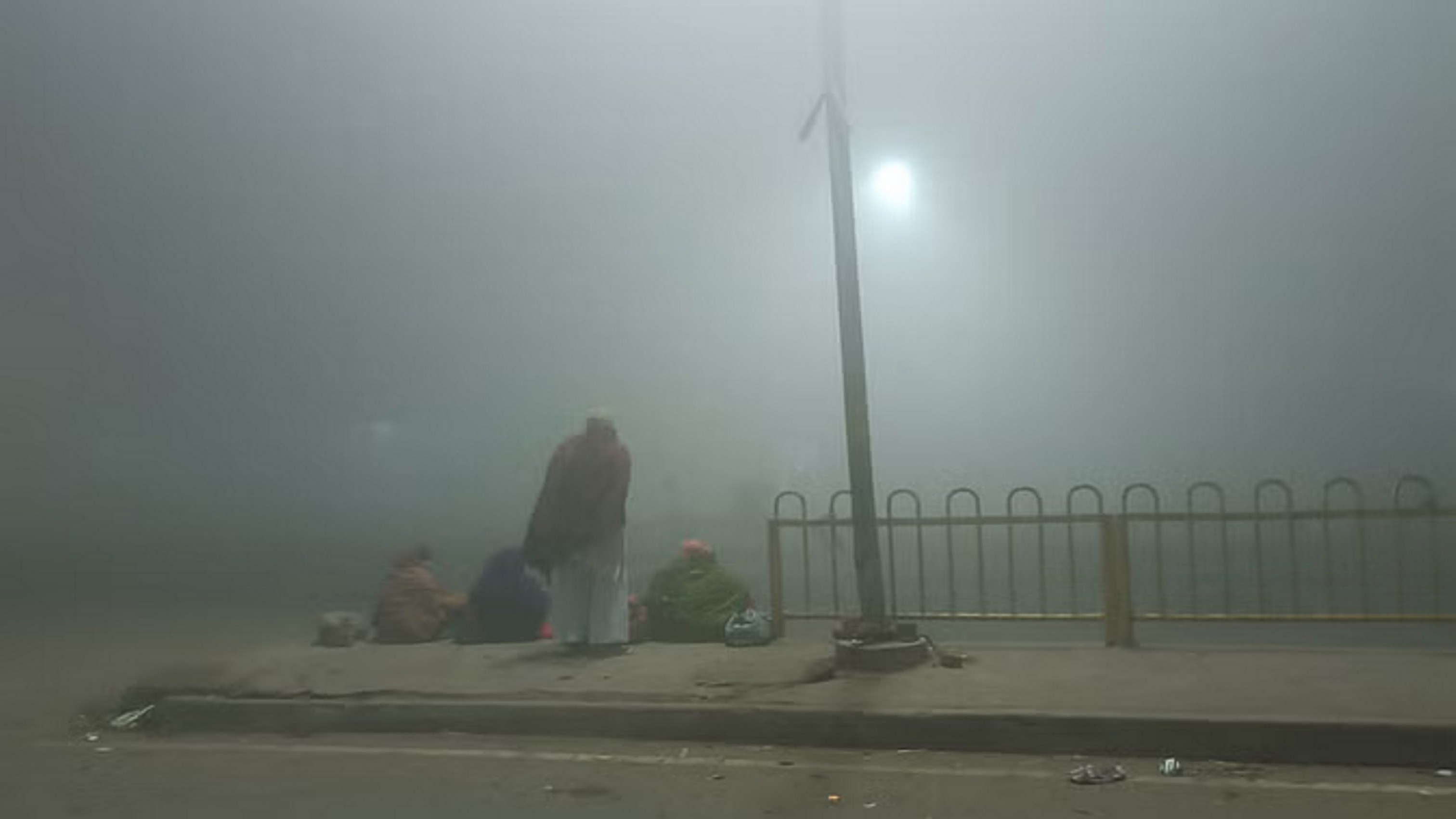 घने कोहरे और शीतलहर की चपेट में उत्तर भारत