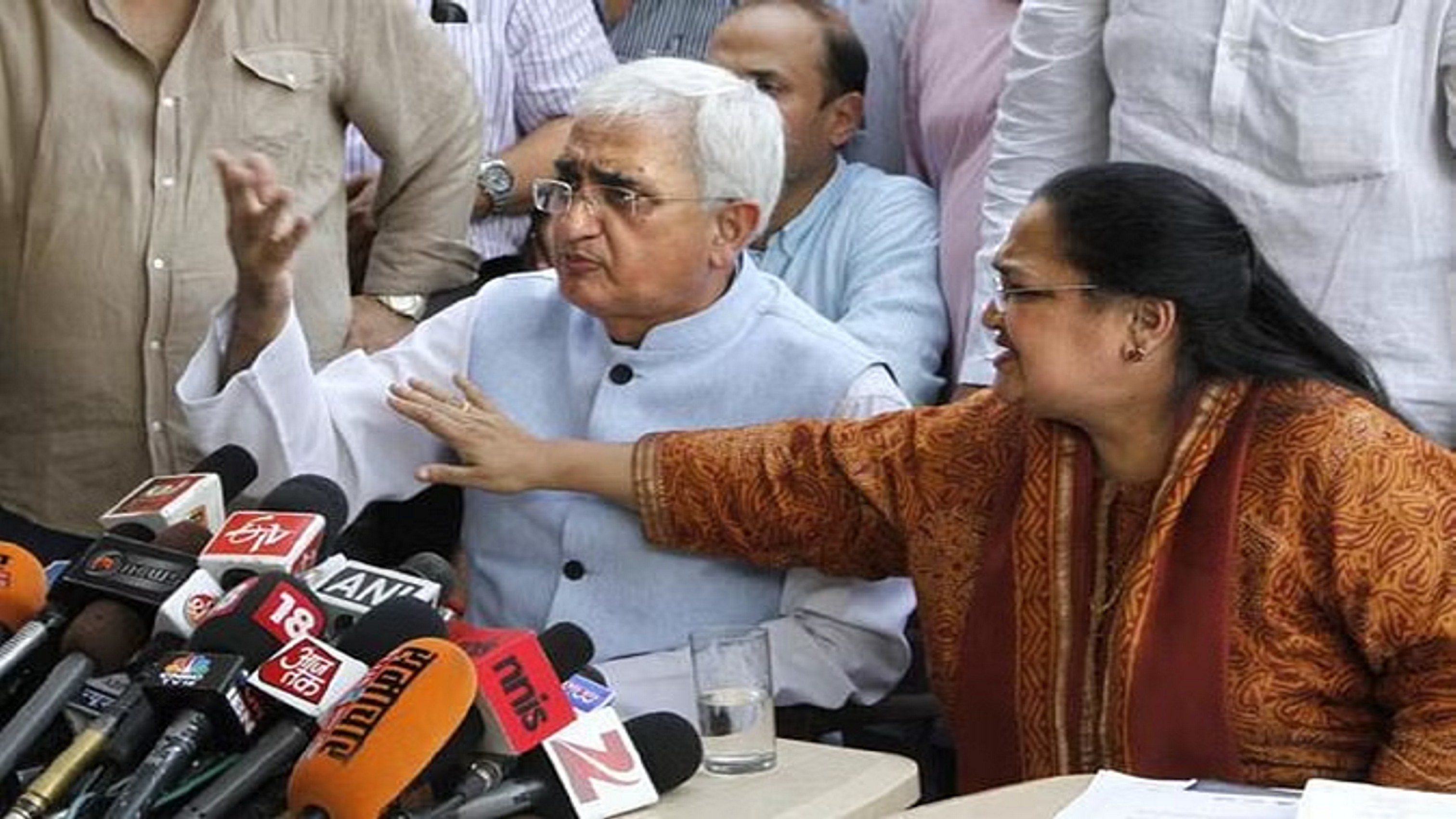 पूर्व मंत्री सलमान खुर्शीद की पत्नी लुईस को ईडी का नोटिस
