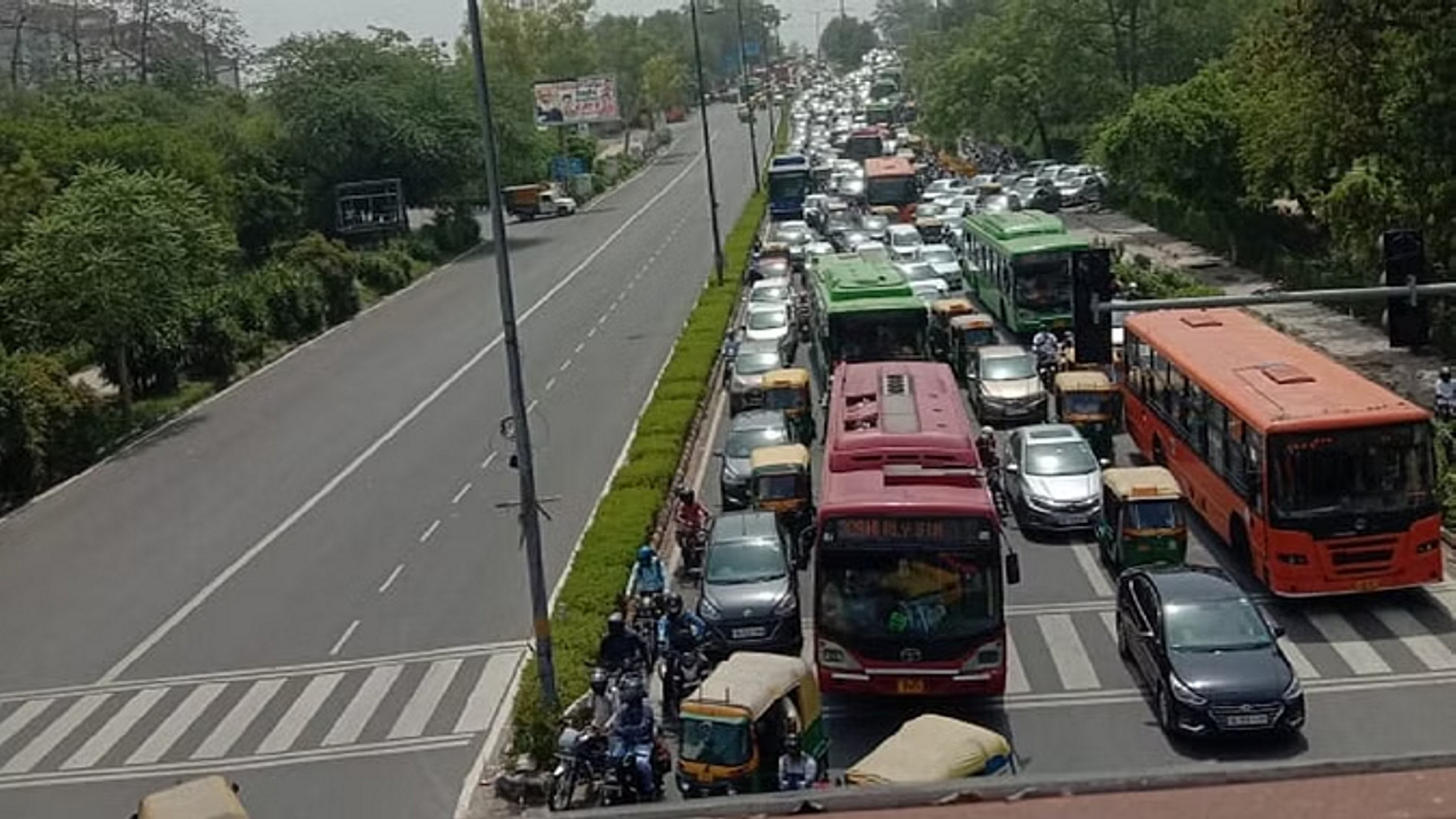 दिल्ली में लगेंगे AI कैमरे, नियम तोड़ने वालों पर रहेगी नजरें