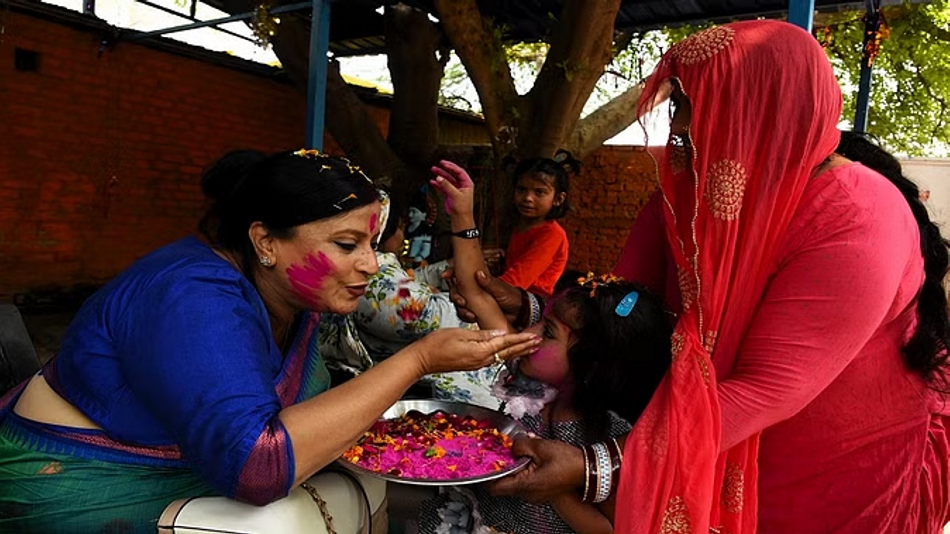 मजनूं का टीला के हिंदू शरणार्थियों में जश्न का माहौल