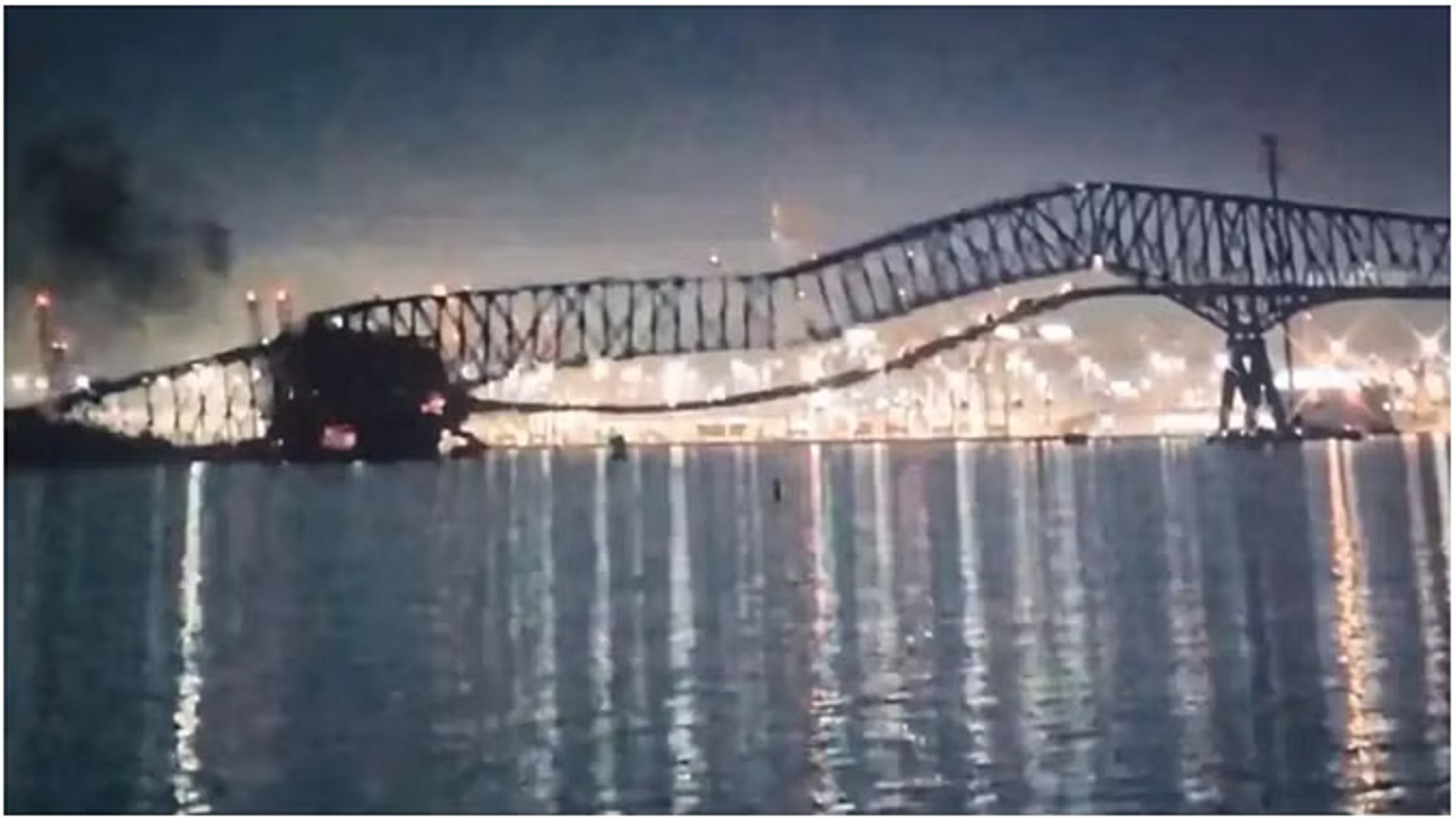मालवाहक जहाज के टकराने से नदी में ढहा पुल, कई लोगों की मौत