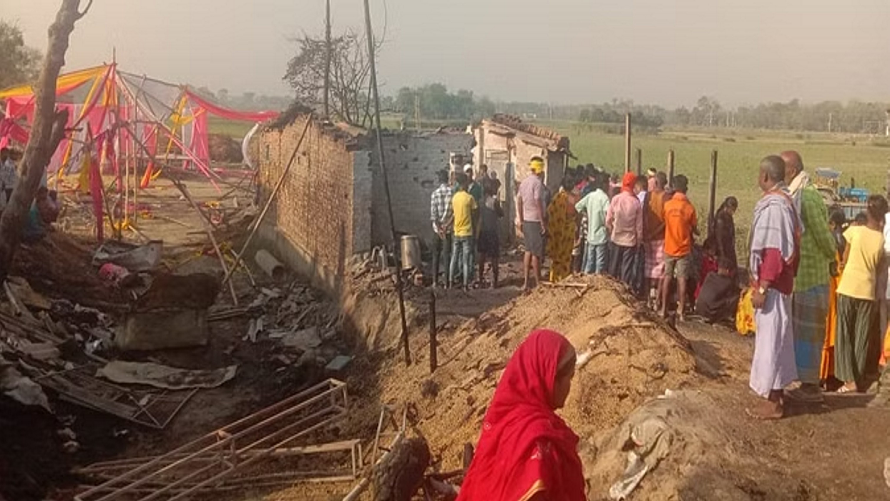 शादी में आतिशबाजी से सिलेंडर और डीजल के गैलन में धमाका, छह की मौत