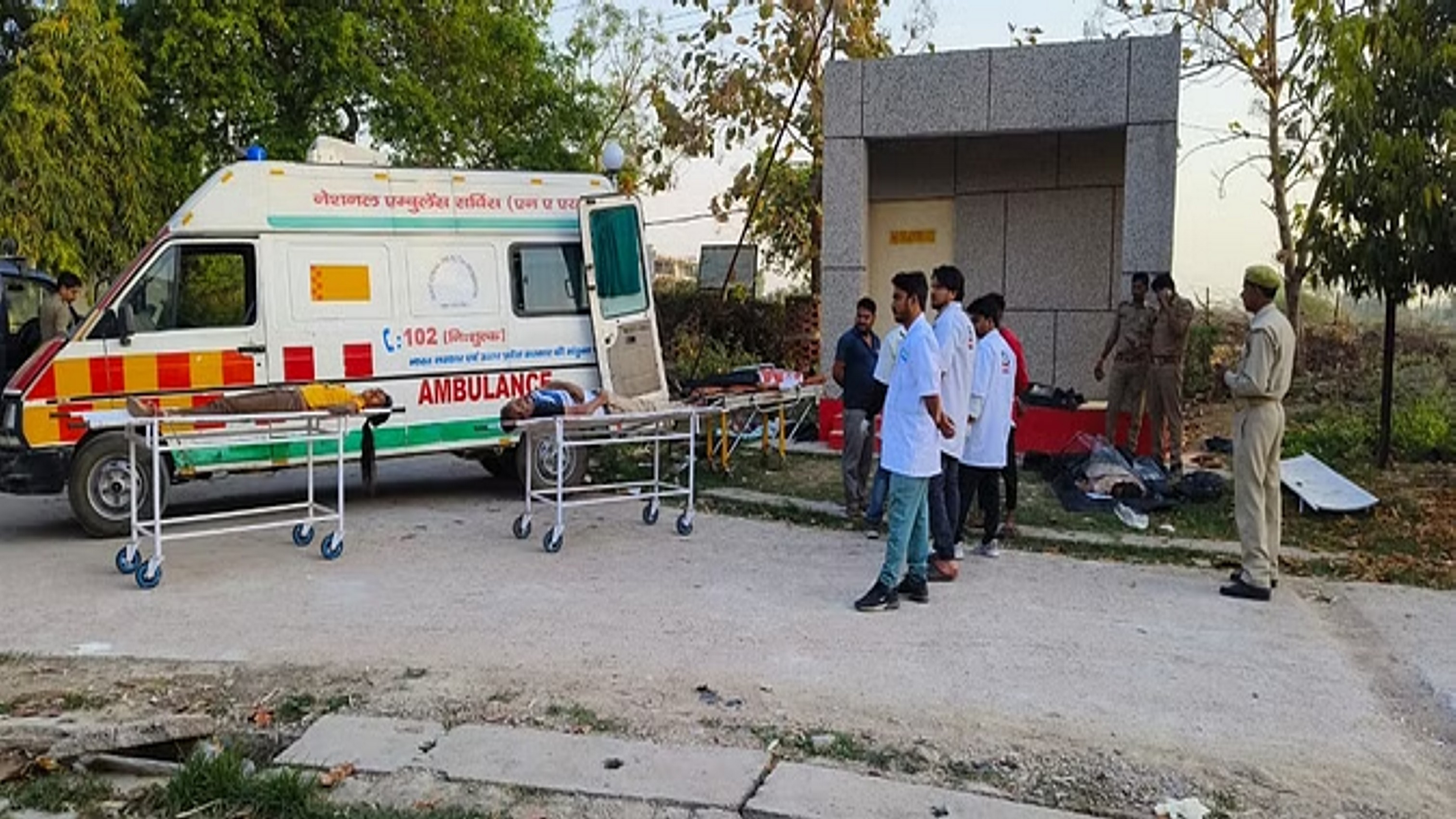 डंपर ने ऑटो ई-रिक्शा को मारी टक्कर, पांच लोगों की मौत