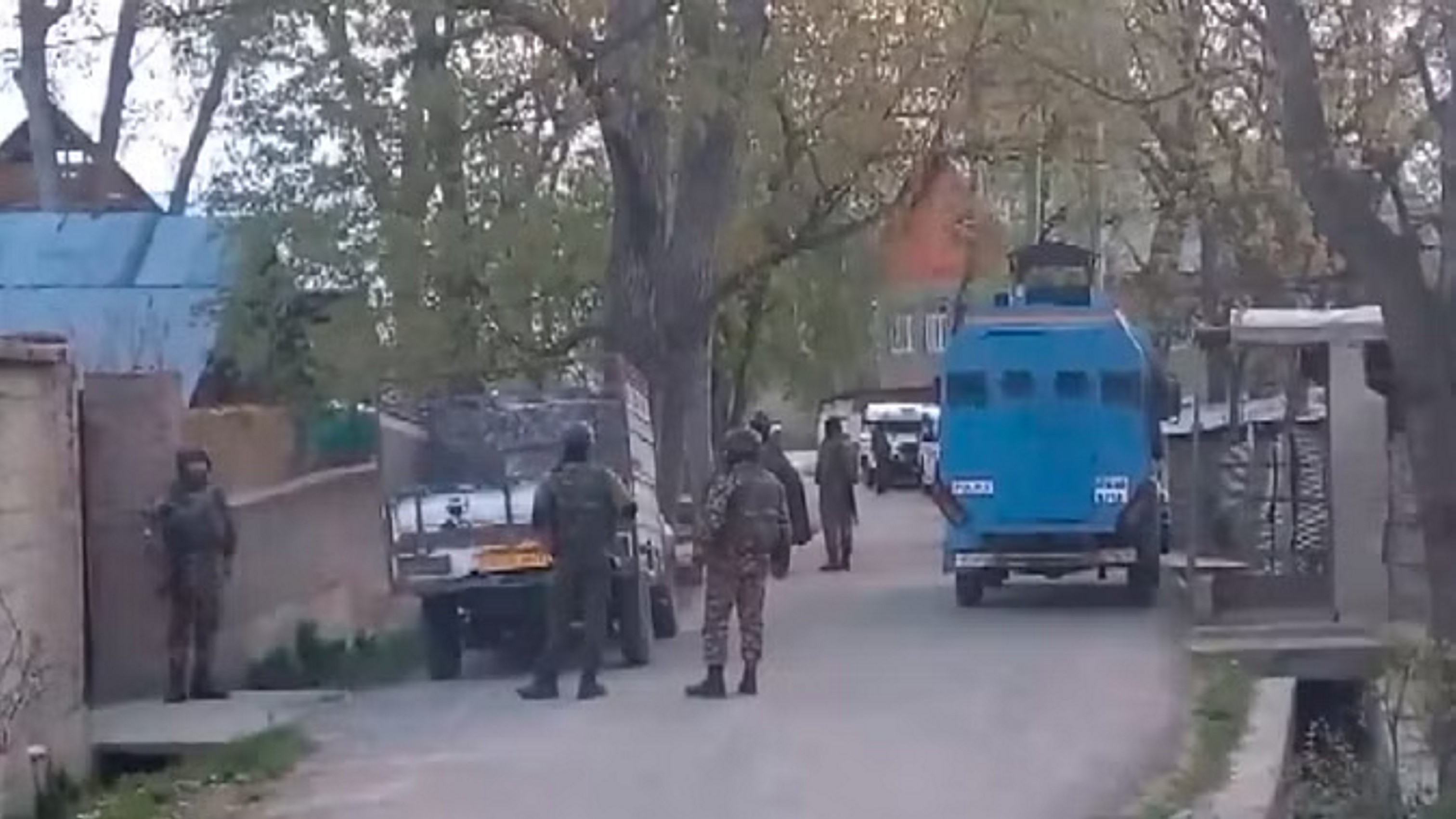 सुरक्षाबलों और आतंकियों के बीच मुठभेड़, एक उग्रवादी मार गिराया