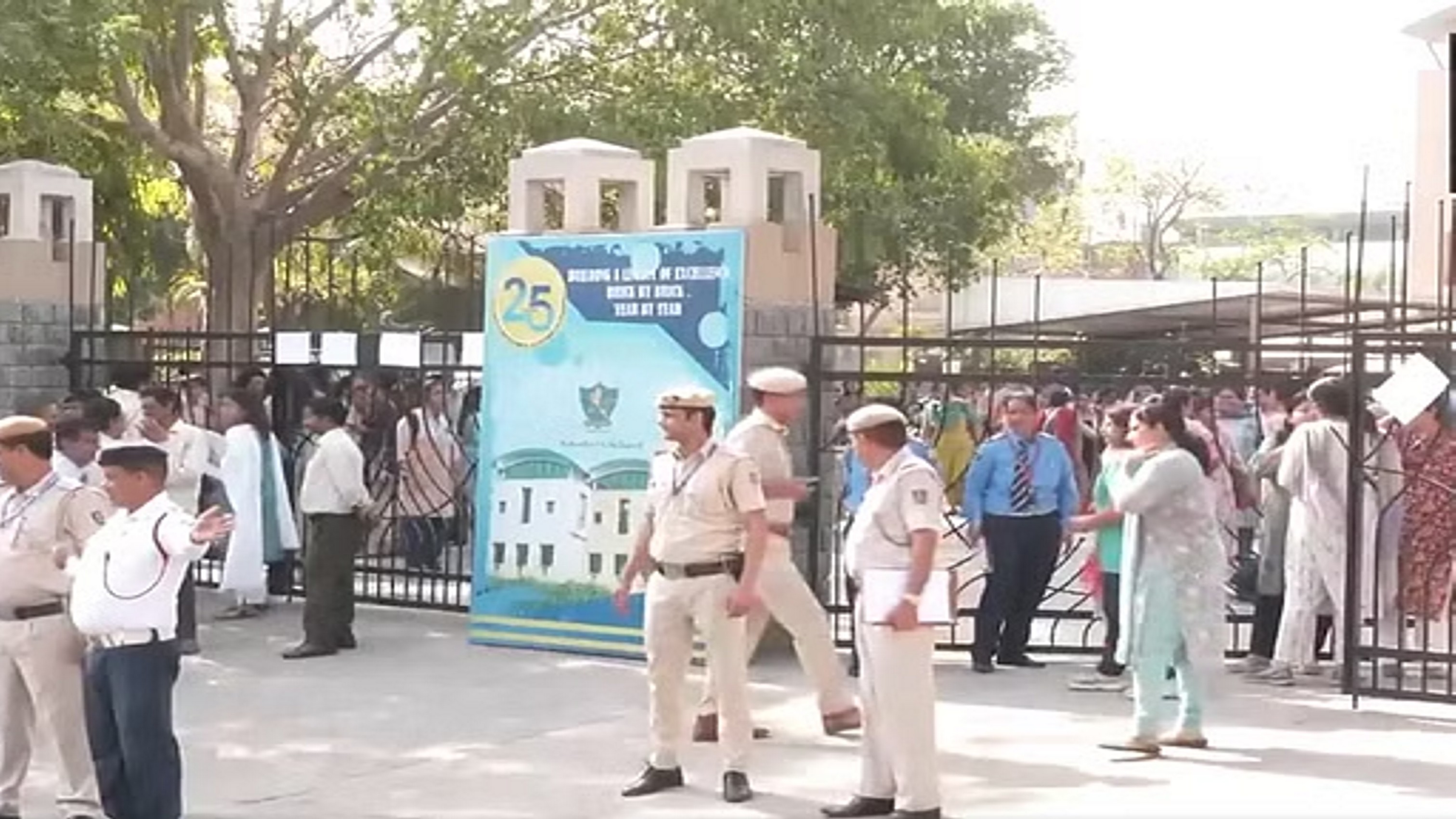  DPS समेत दिल्ली-NCR के कई बड़े स्कूलों को बम की धमकी
