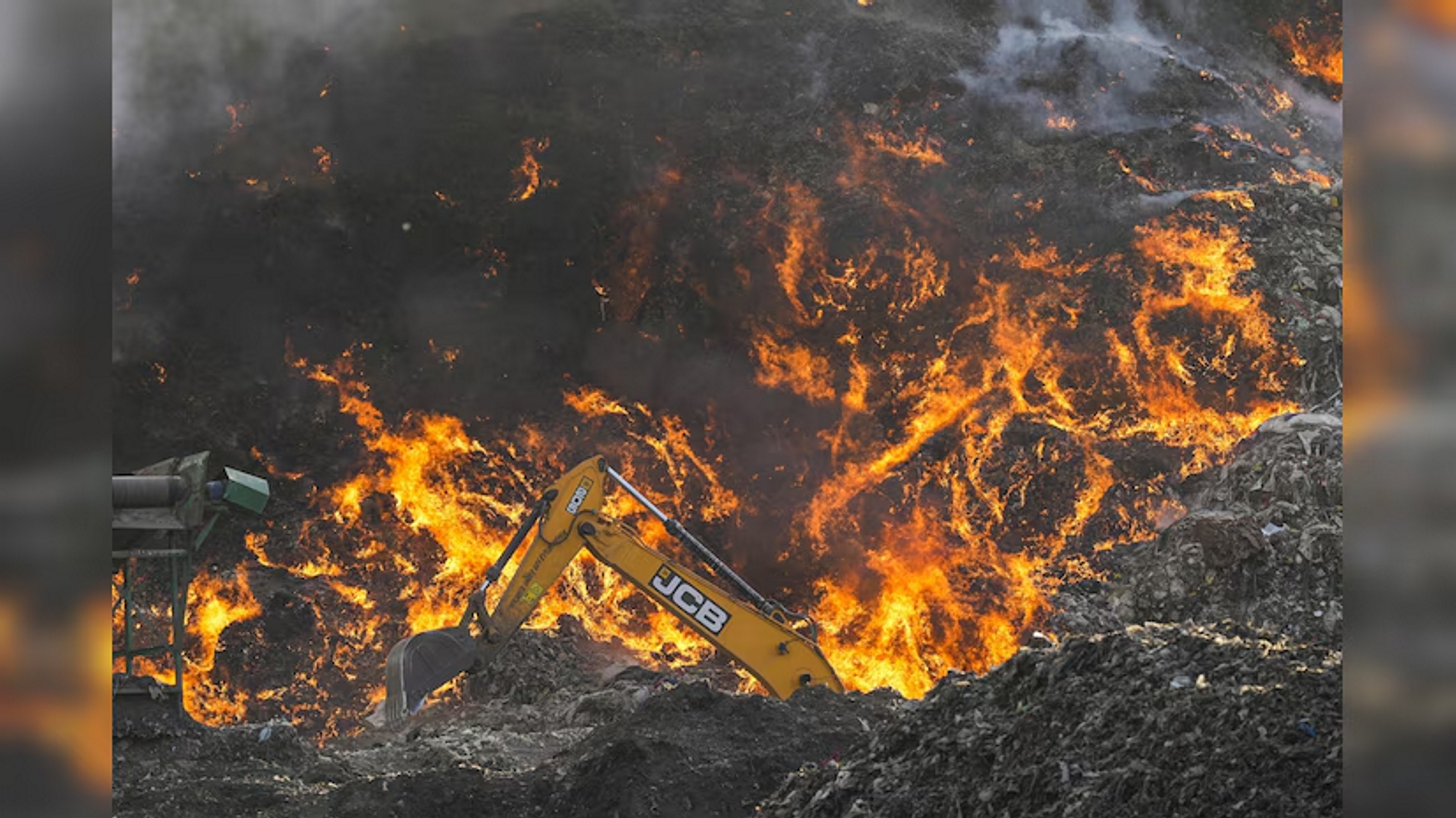 गाजीपुर लैंडफिल में आग