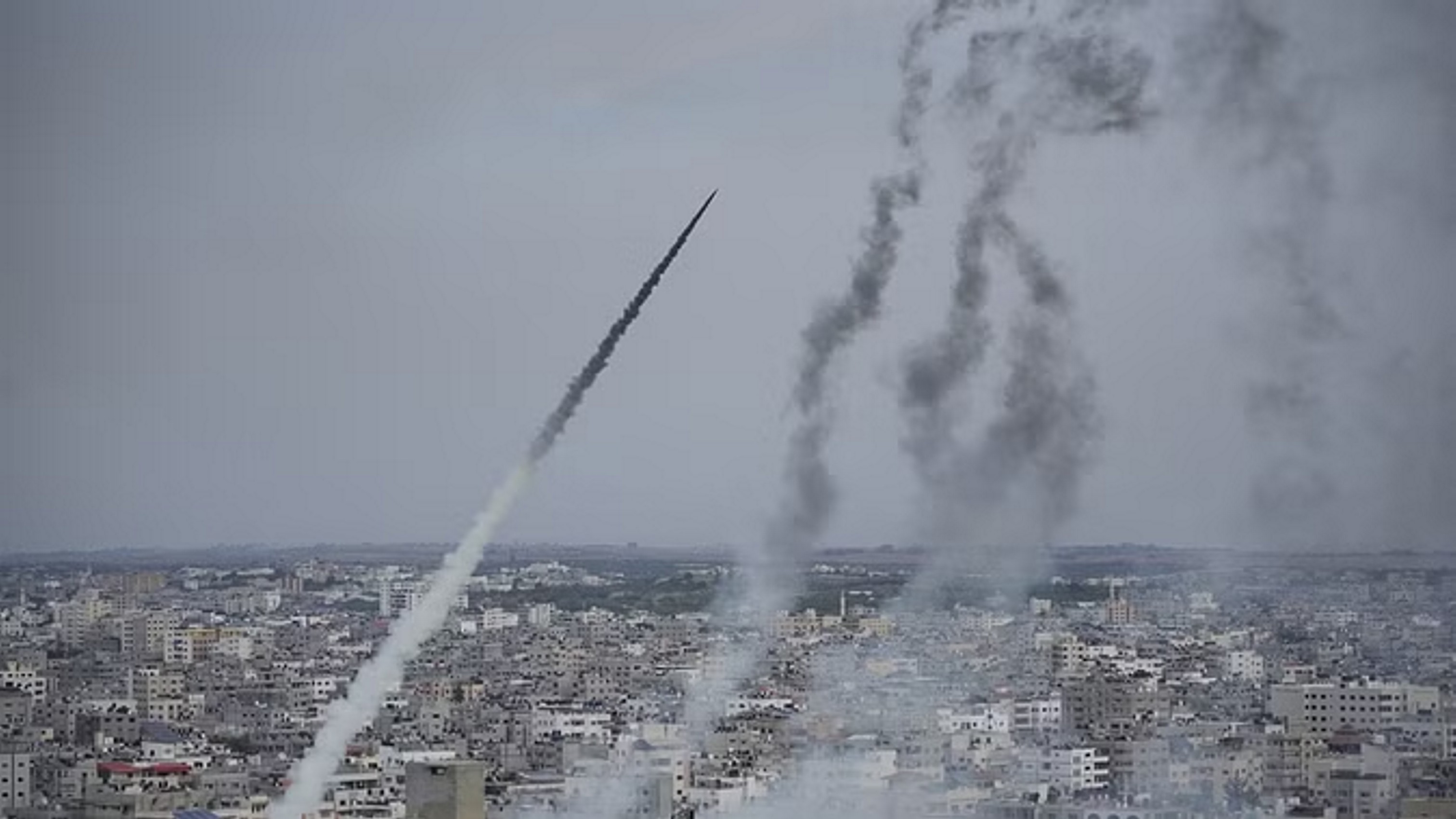 इस्राइल की ईरान पर जवाबी कार्रवाई, दागी मिसाइलें