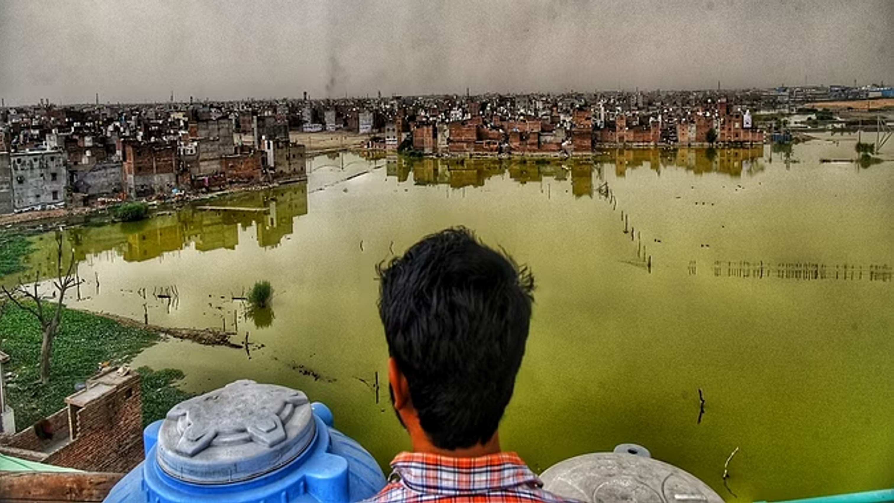 दिल्ली के प्रेम नगर में 12 महीने भरा रहता है बारिश-सीवर का पानी