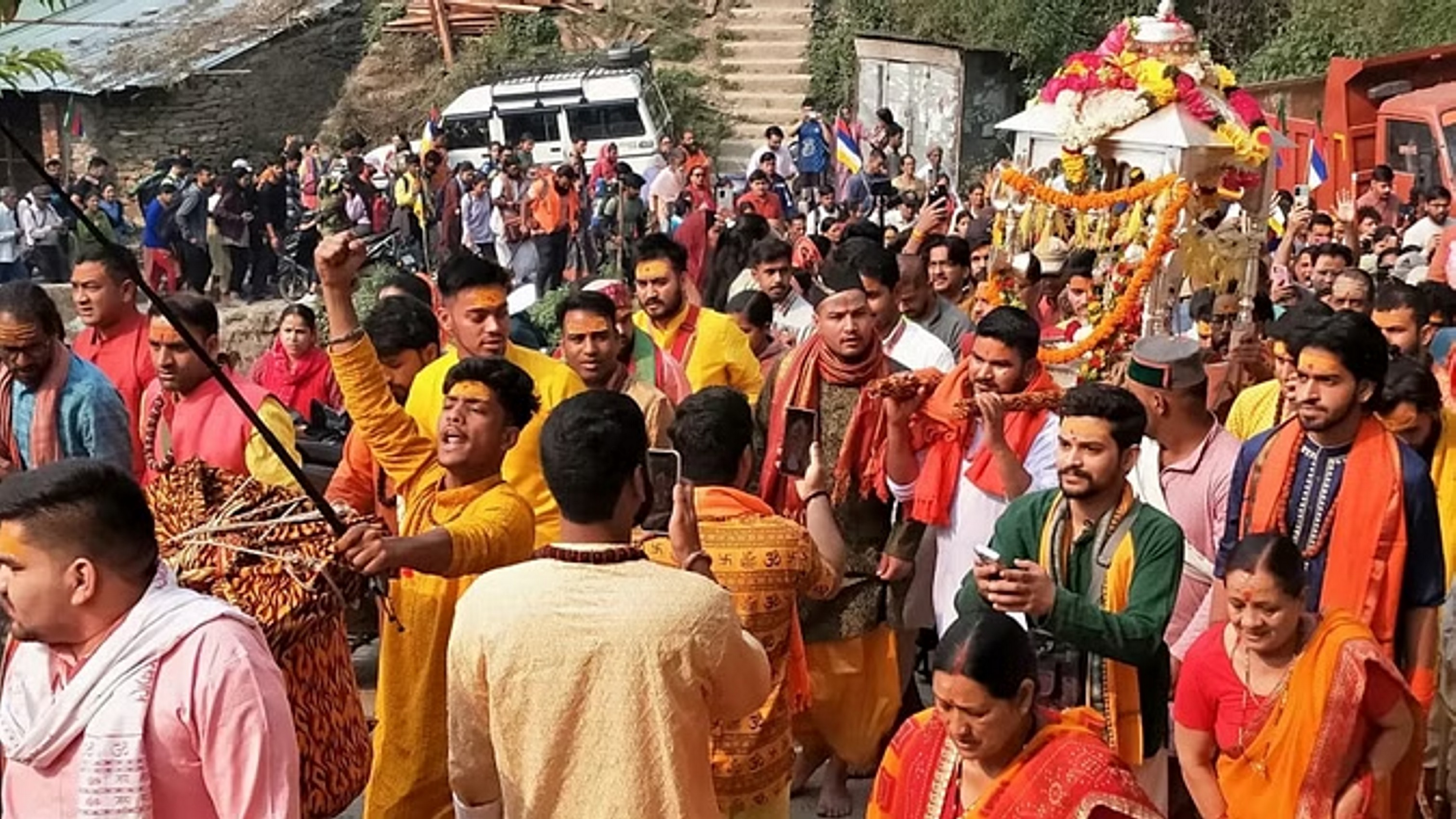 बाबा केदार चले अपने धाम: दूसरे पड़ाव के लिए किया डोली ने प्रस्थान