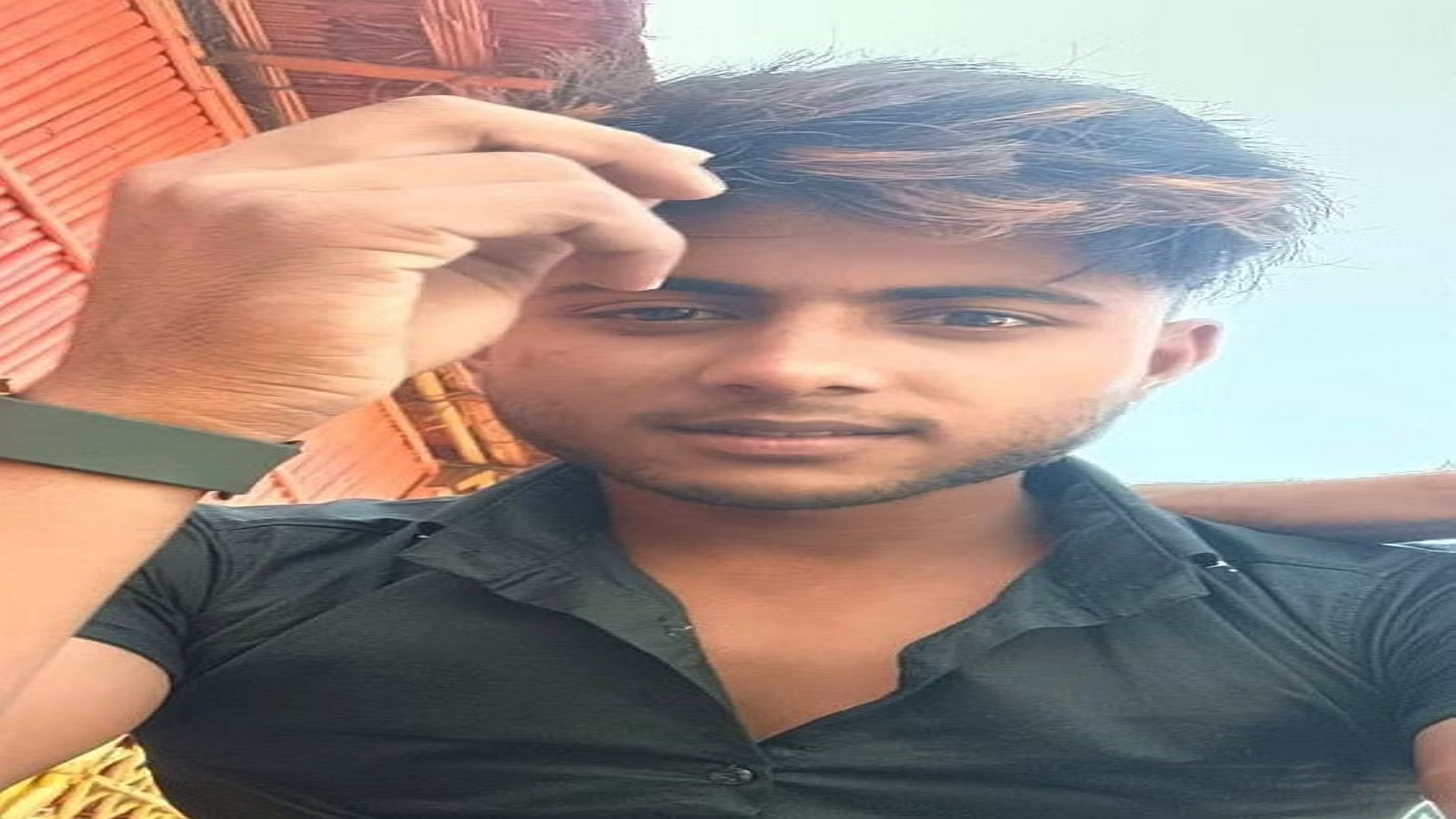 एकतरफा प्रेम में घर में युवती को मारी गोली, खुद कर ली आत्महत्या