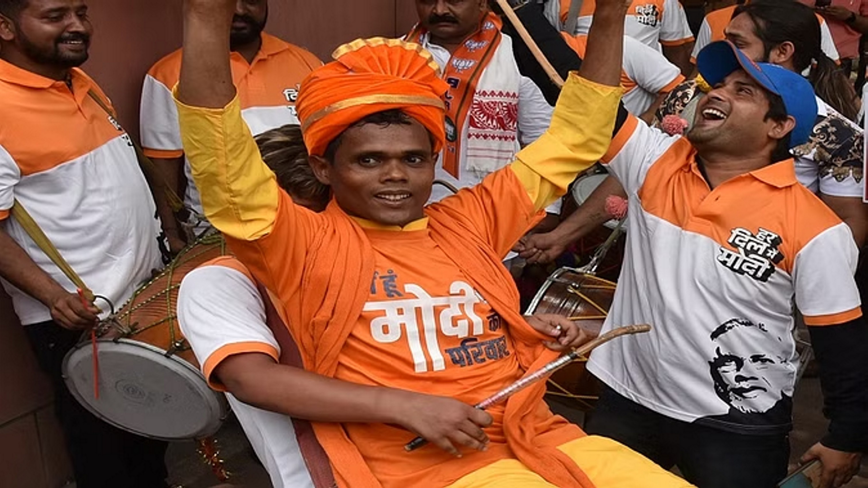 भाजपा में जीत का शंखनाद, आप मुख्यालय में सन्नाटा