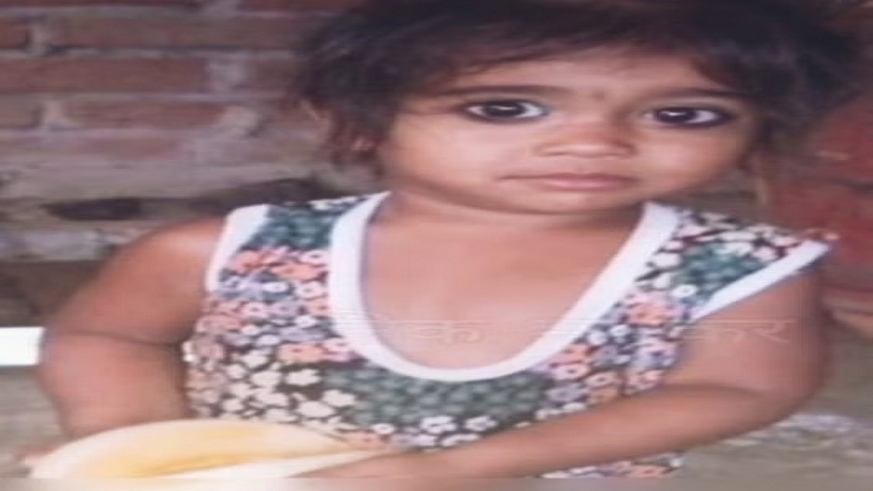  चारपाई पर सो रही मां-बेटी को सांप ने डसा, बेटी की मौत