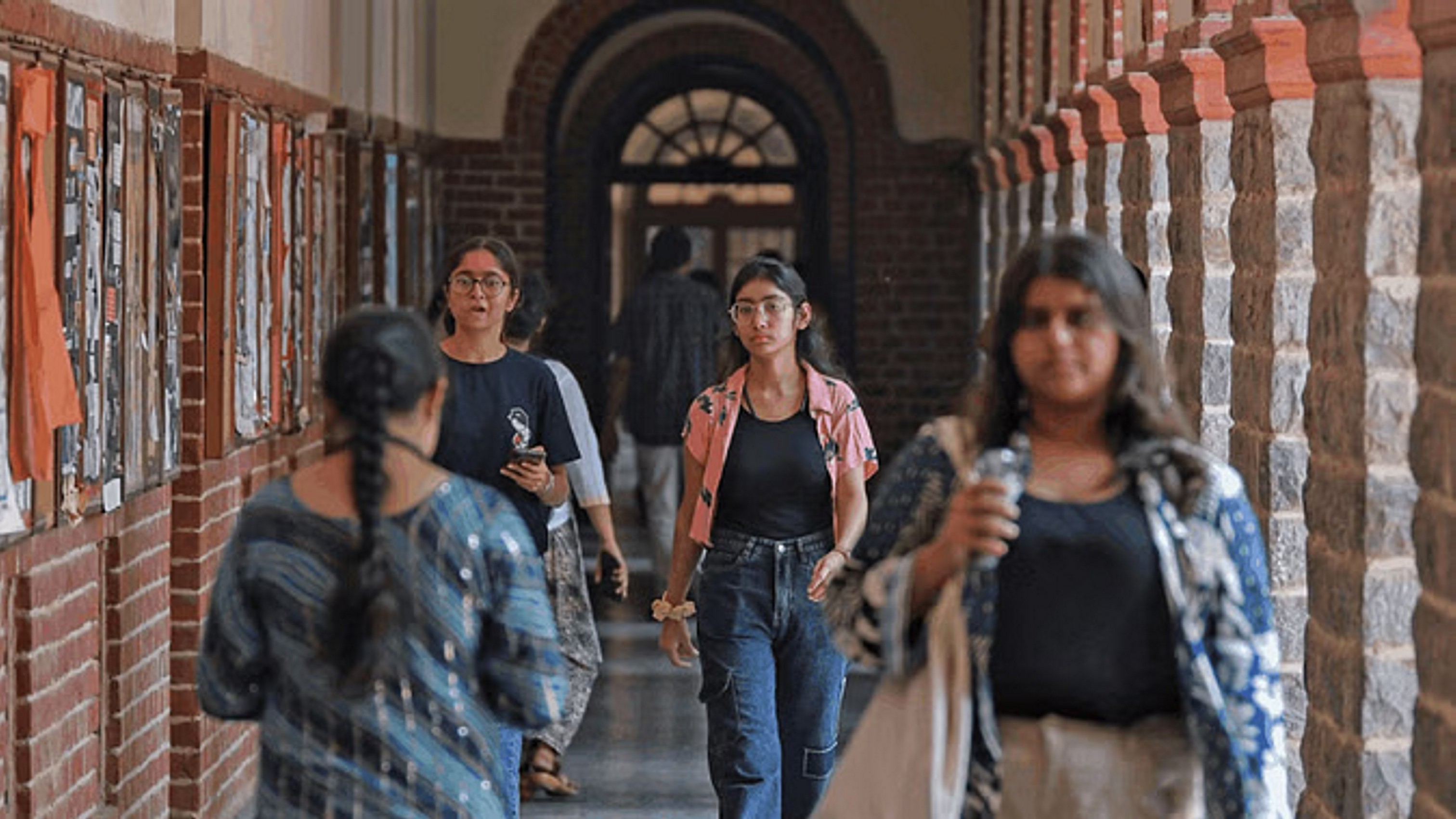 DU में पढ़ाई होगी महंगी, आगामी सत्र में बढ़ेगी फीस