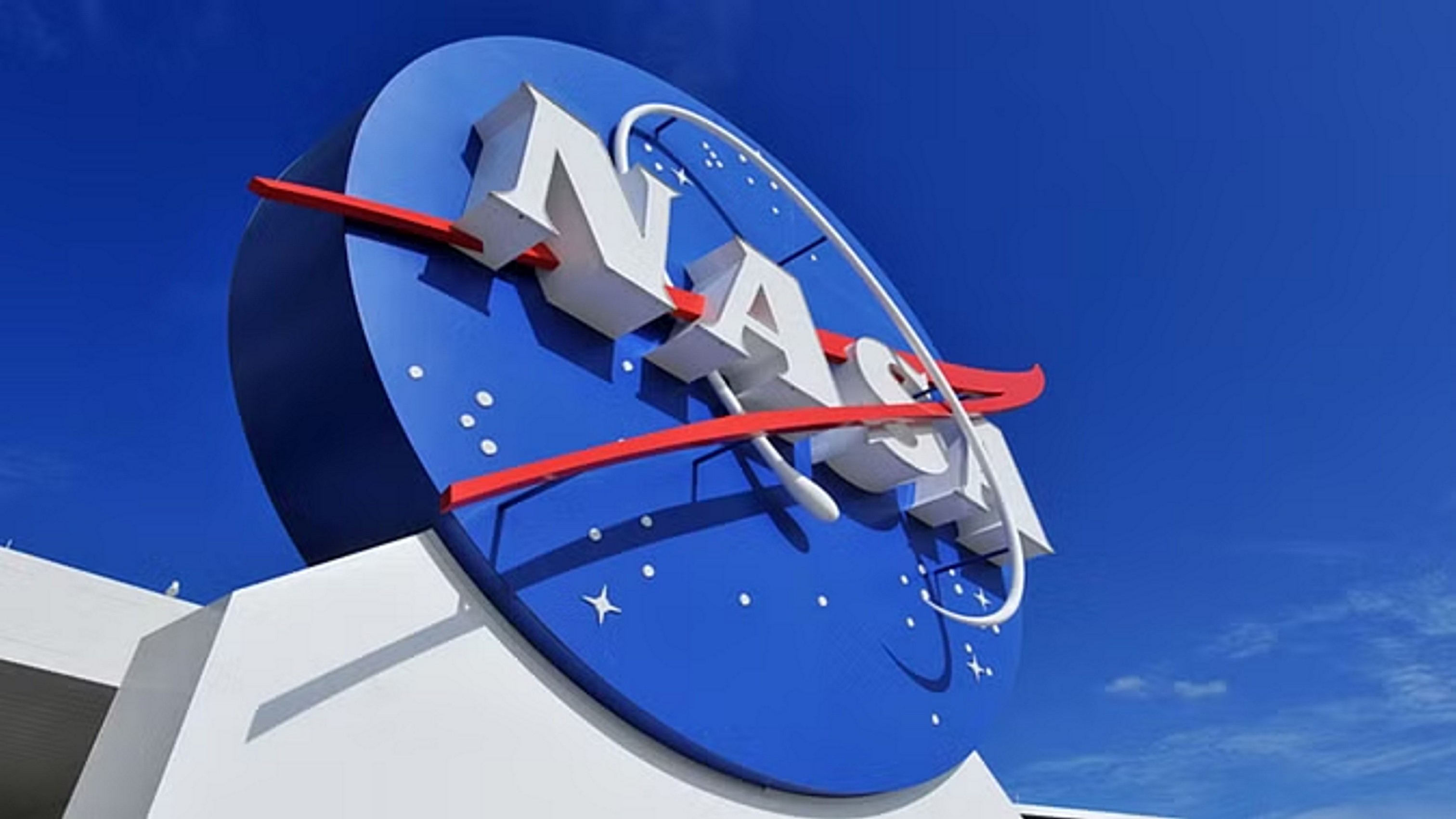 नासा की आर्थिक स्थिति बिगड़ी, चंद्र मिशन को झटका, रोवर कार्यक्रम रद्द किया