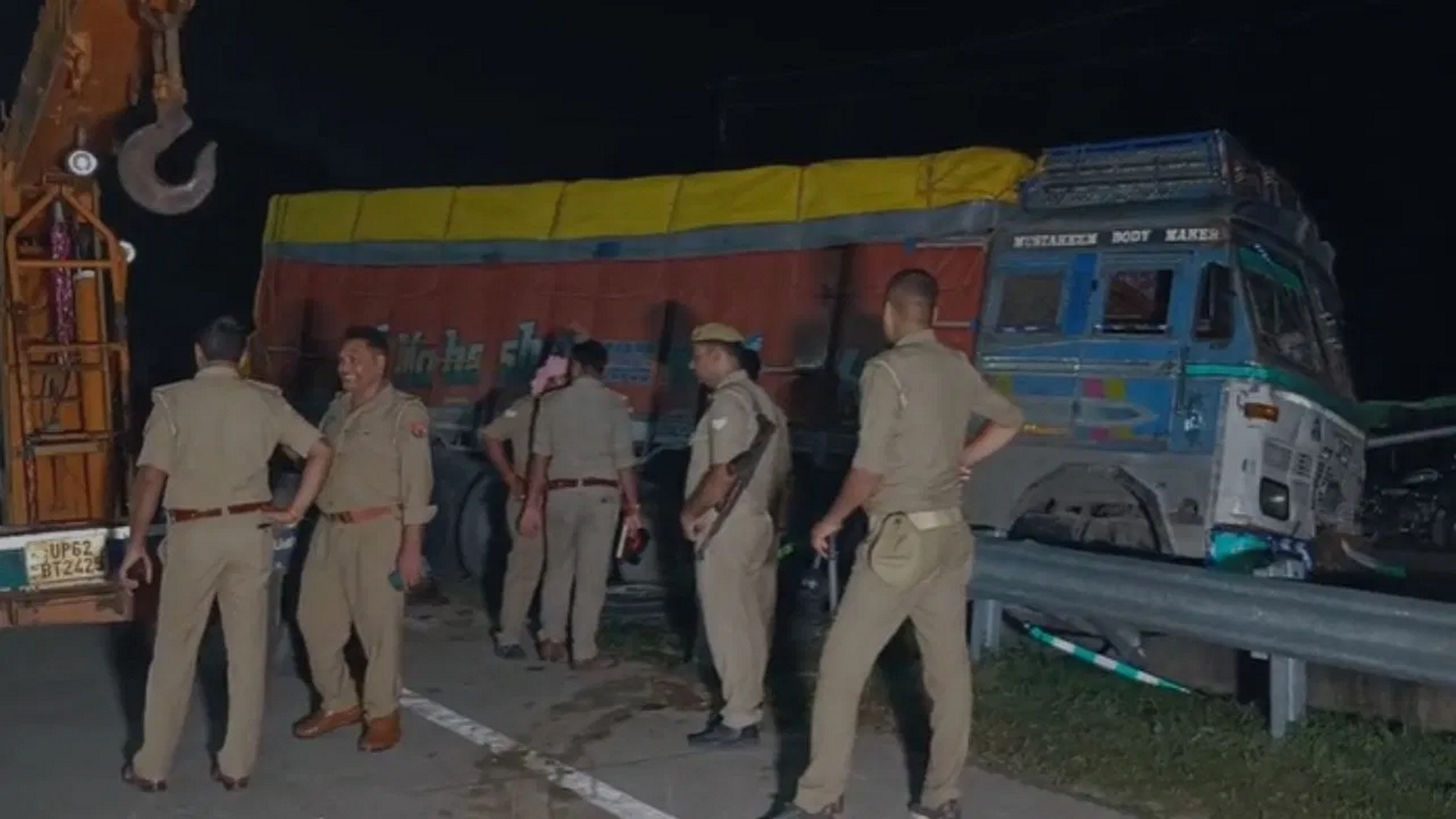 ट्रैक्टर को ट्रक ने पीछे से मारी टक्कर, 10 की मौत, तीन रेफर