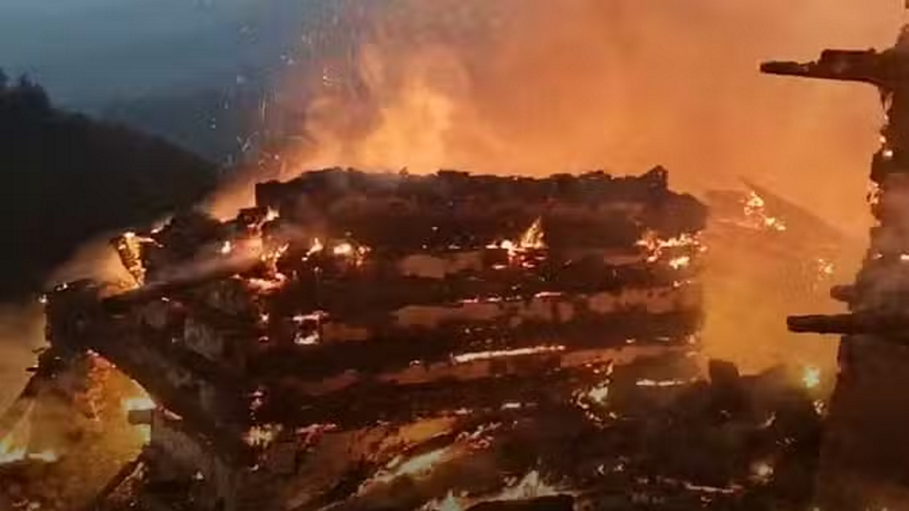 सेरी गांव में लगी भीषण आग... चपेट में आने से कई घर जलकर राख