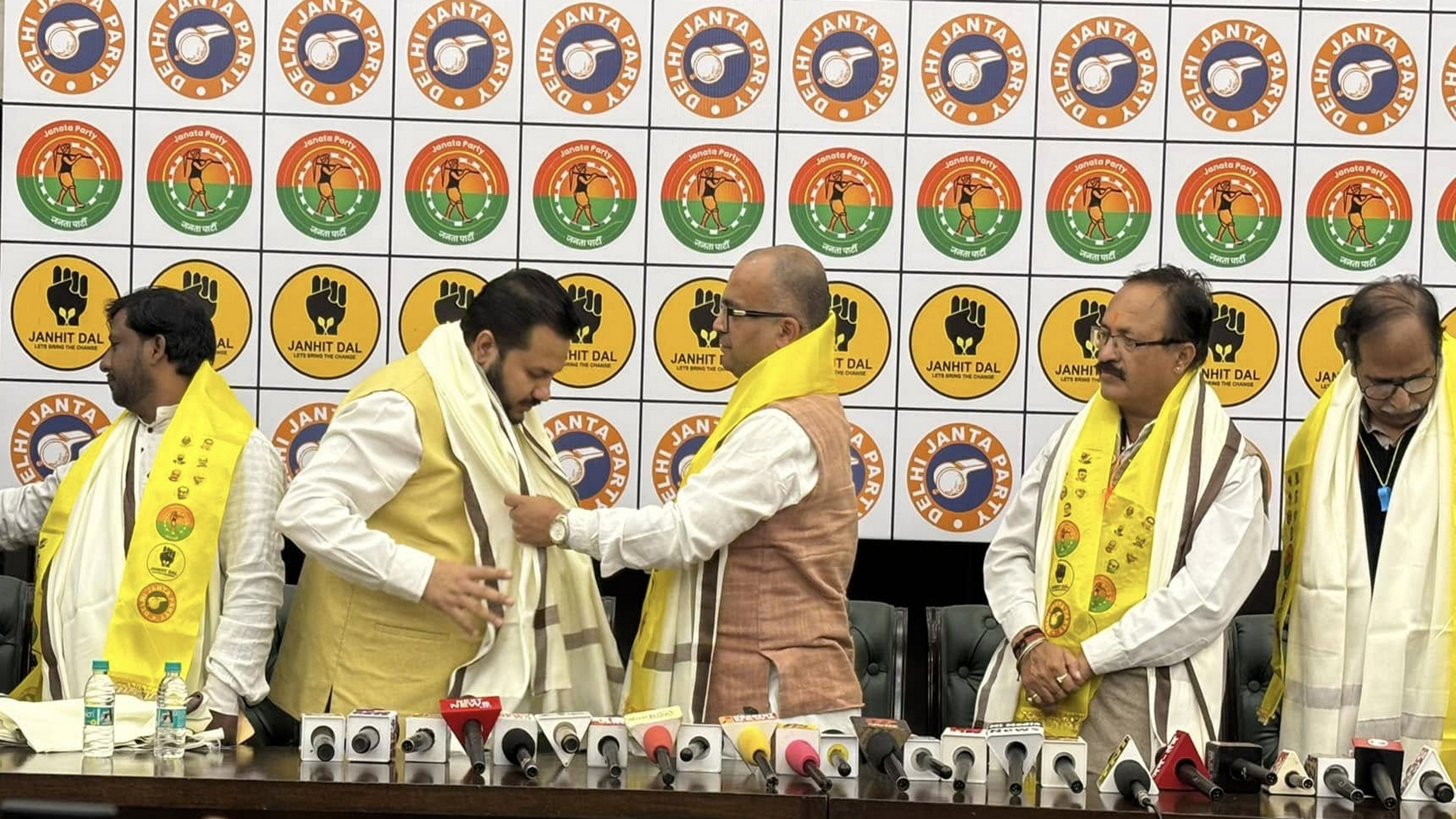  जनता पार्टी के नेतृत्व में दिल्ली डेमोक्रेटिक एलायंस की घोषणा