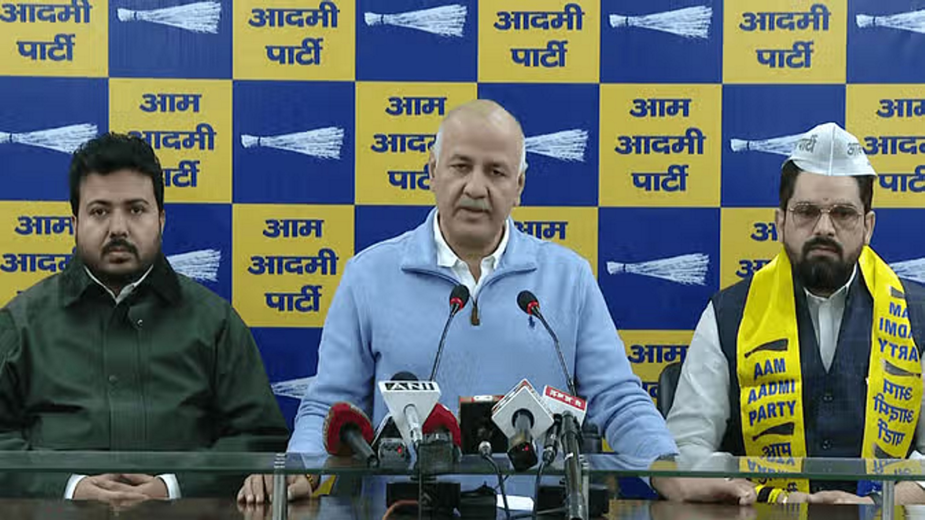 भाजपा को फिर बड़ा झटका, प्रवेश रत्न AAP में शामिल
