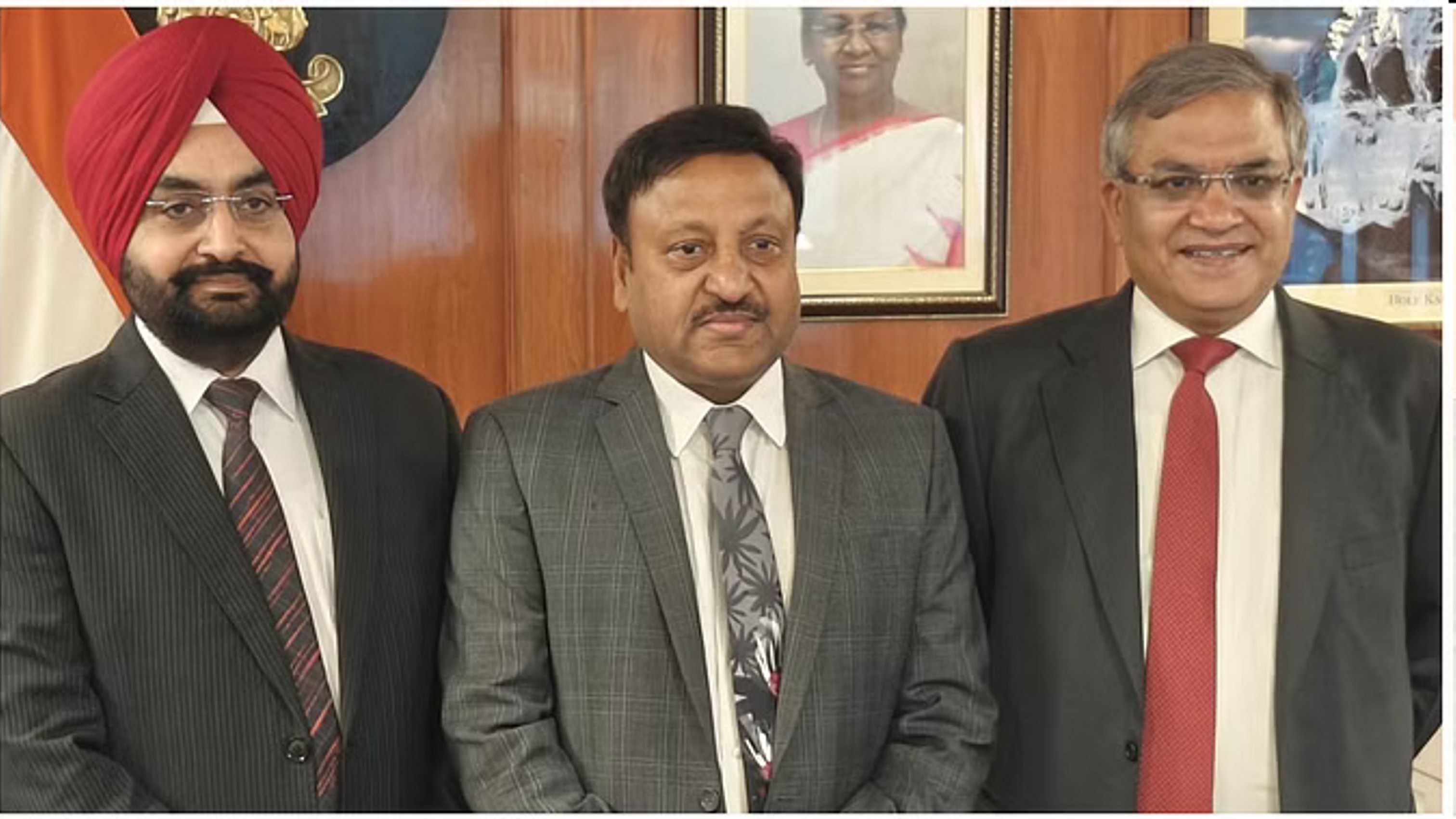 ज्ञानेश कुमार और सुखबीर सिंह संधू ने चुनाव आयुक्त का पदभार संभाला