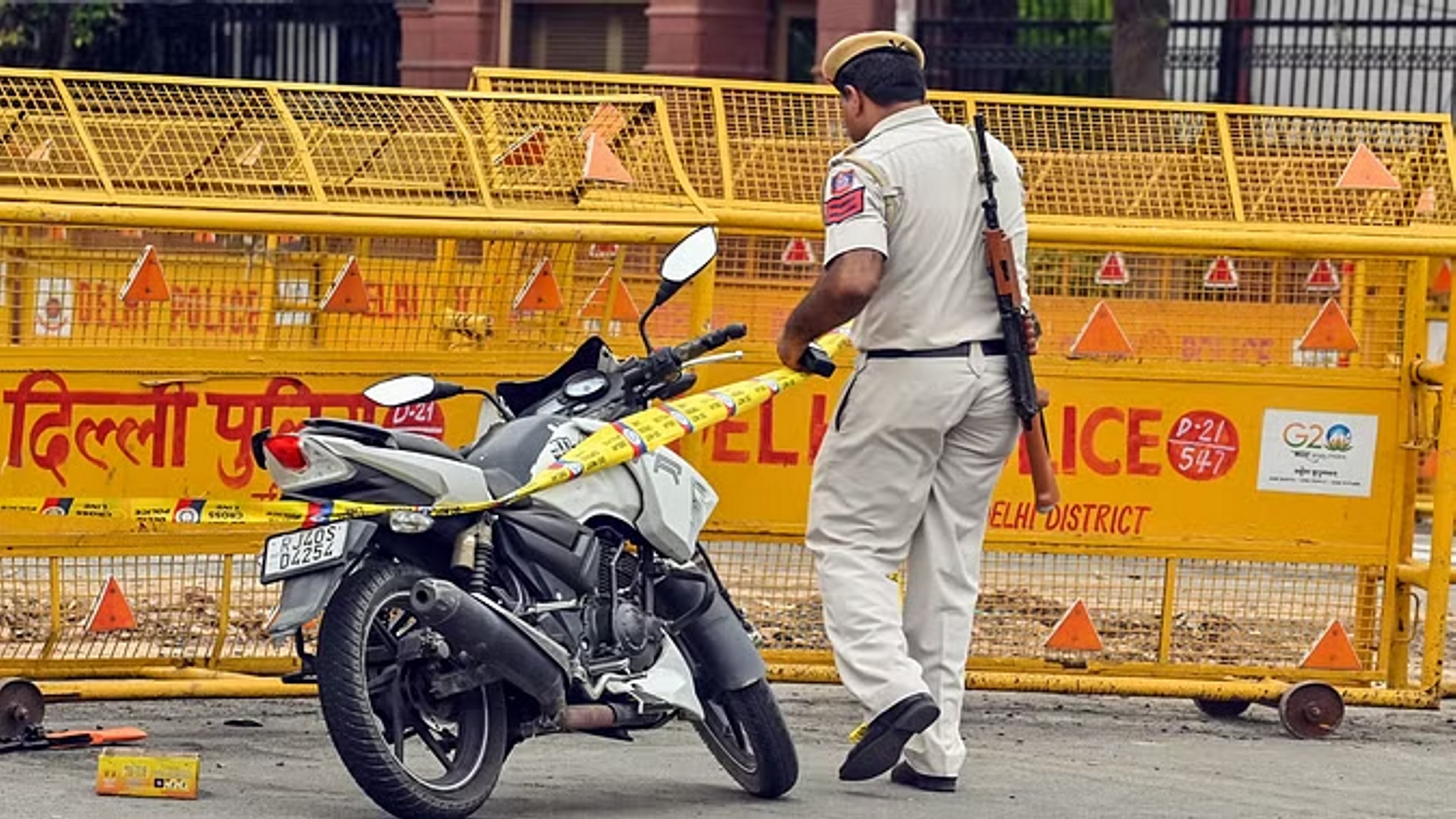 सीबीआई रेड में बच निकला रिश्वत मांगने वाला दिल्ली पुलिस का एसआई