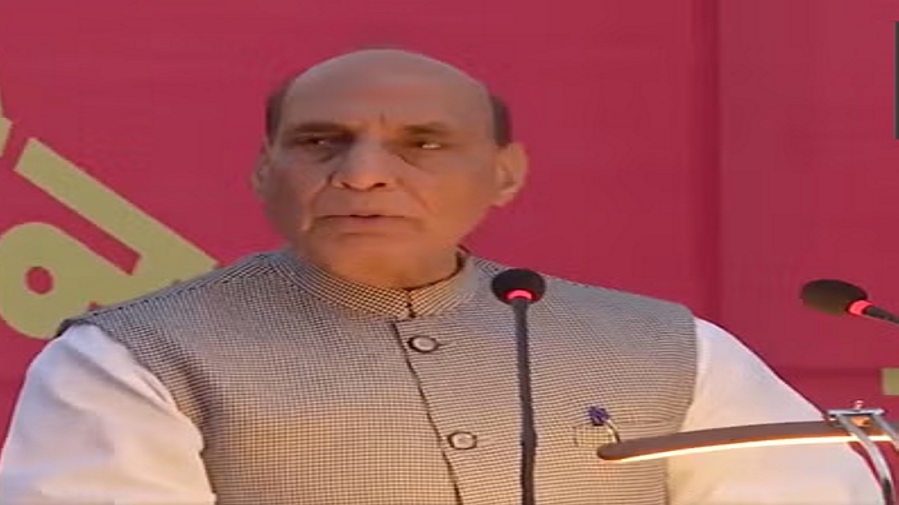युवा ही भविष्य के नायक, आत्मविश्वास के साथ चुनौतियों से निपटना सीखें: राजनाथ सिंह
