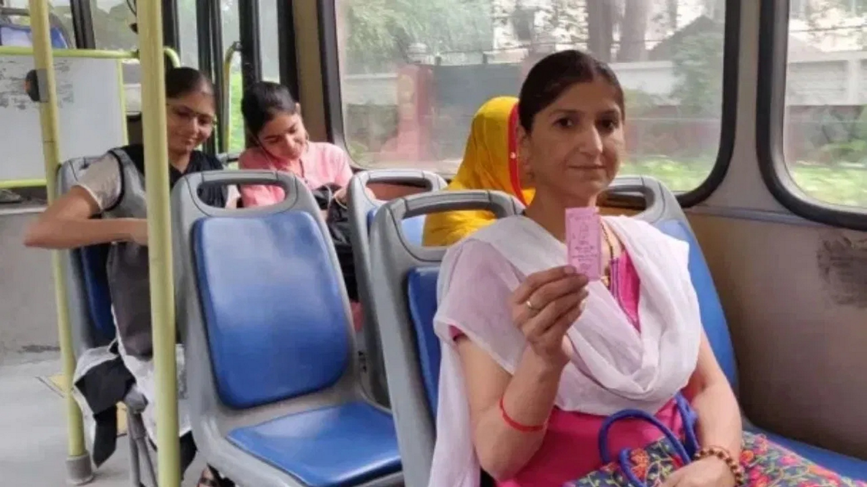 दिल्ली में जारी रहेगी फ्री बस यात्रा