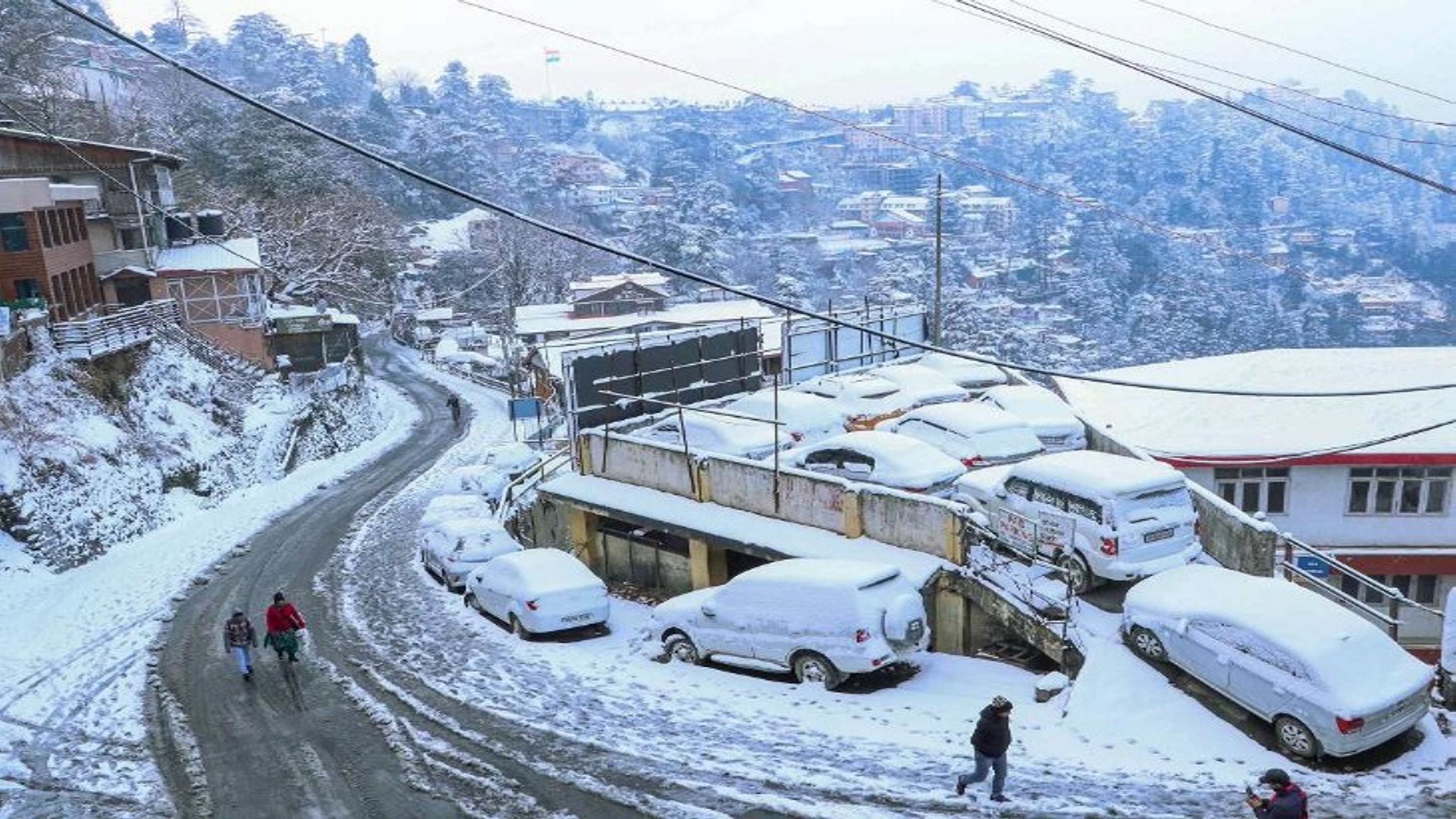 हिमालयी राज्यों में बारिश-बर्फबारी से बढ़ी दुश्वारी
