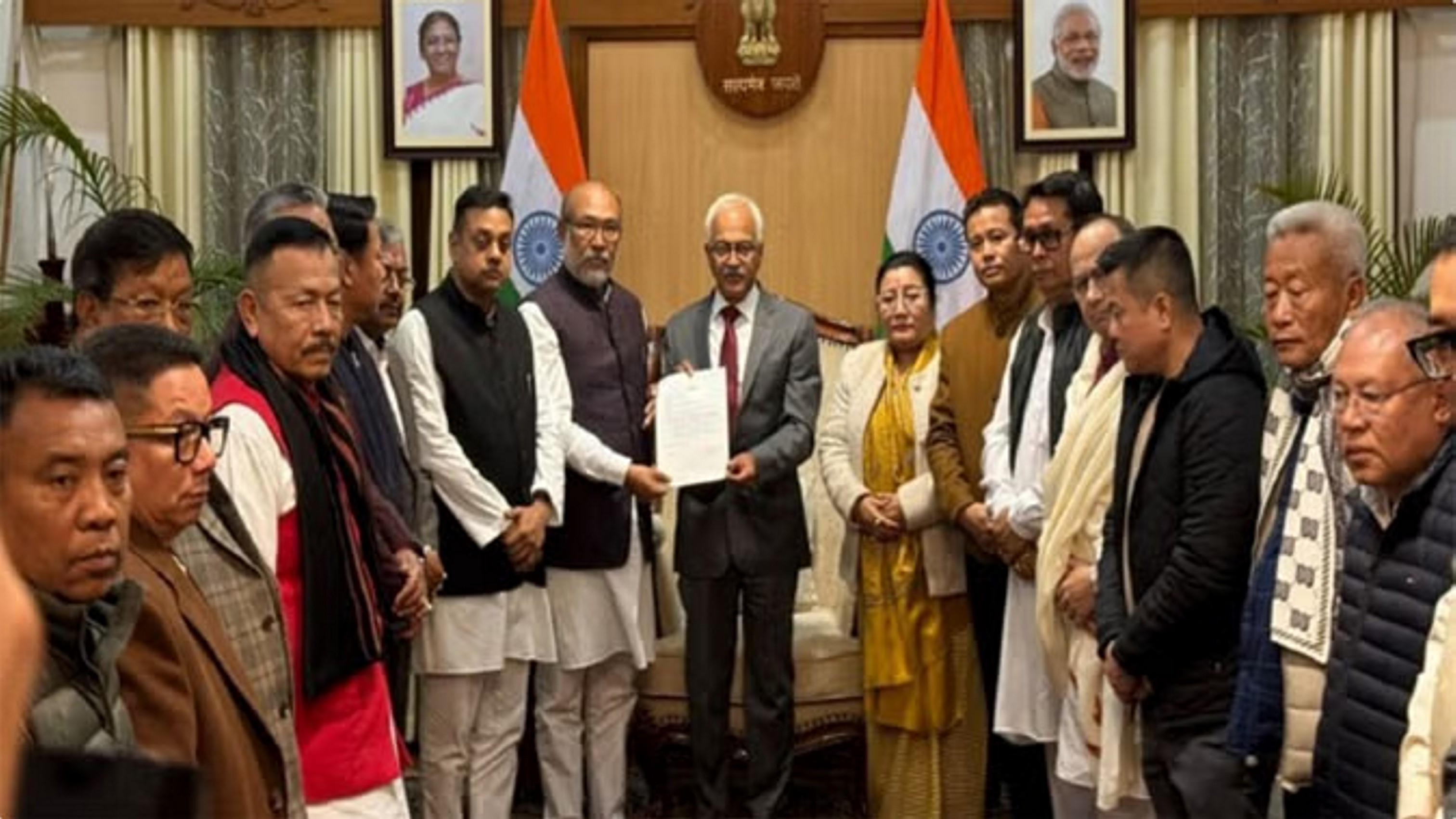 भाजपा की चुप्पी से मणिपुर में राजनीतिक अनिश्चितता बरकरार
