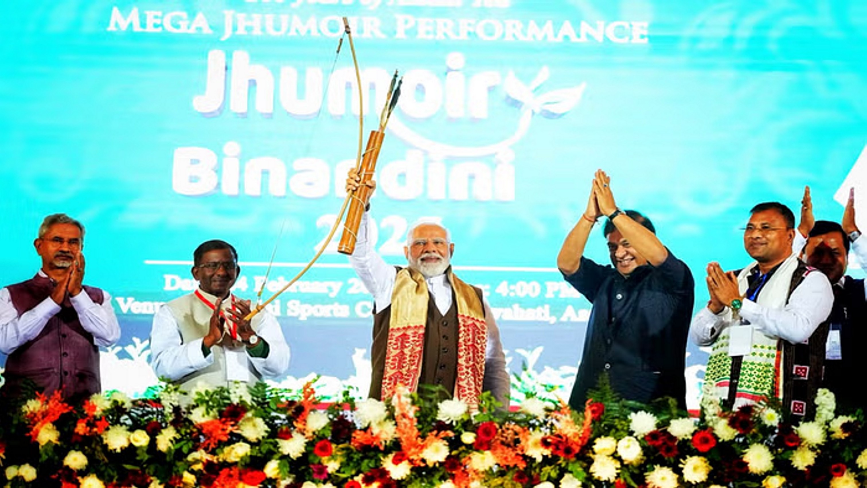 लेजर शो-हजारों कलाकारों का पारंपरिक नृत्य; असम में PM मोदी का ग्रैंड वेलकम