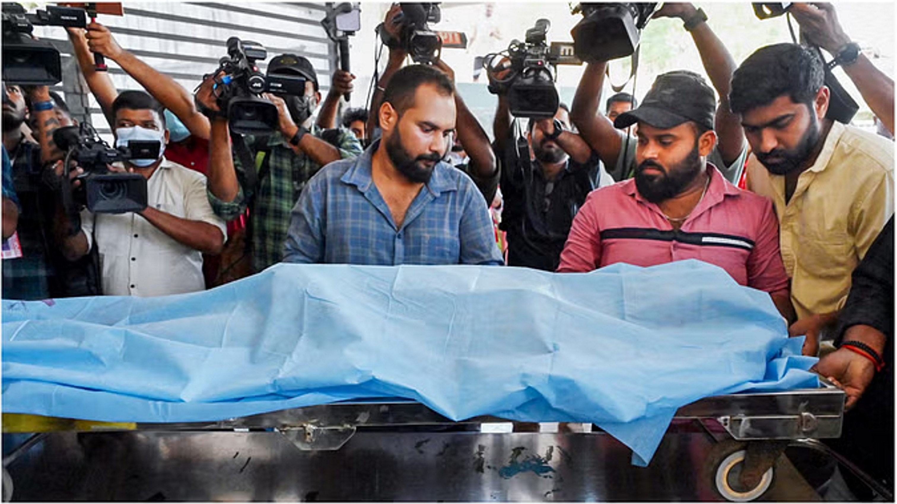 सामूहिक हत्याकांड में पुलिस को संदेह
