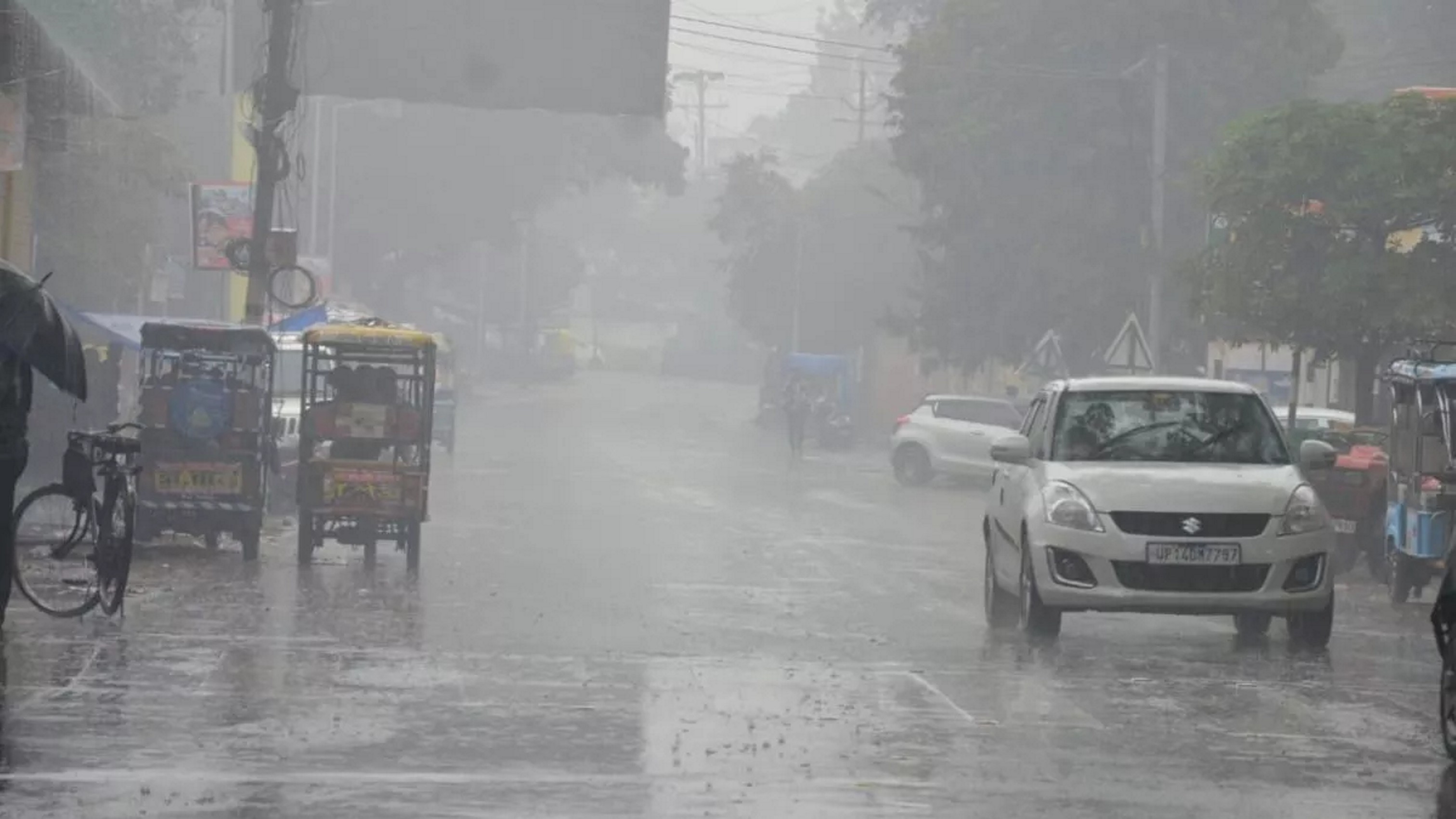 ओले गिरने के साथ बारिश की चेतावनी