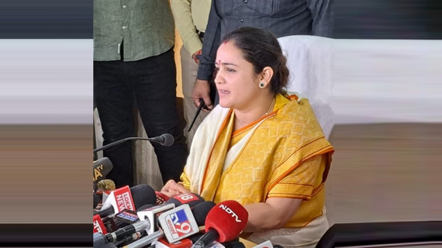 UP: अपर्णा यादव की मां समेत LDA के पांच तत्कालीन कर्मियों पर केस दर्ज