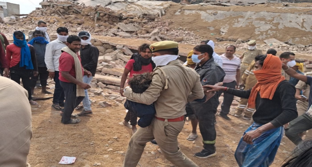 अमोनिया गैस टैंक फटने से कोल्ड स्टोरेज धराशायी, कई मजदूर दबे