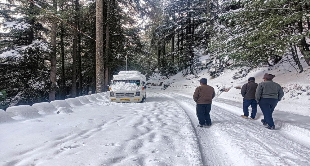 पहाड़ों में बारिश बर्फबारी