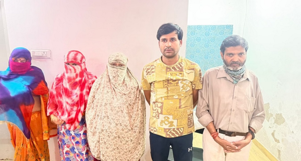 होटल के 10 कमरों में लगे थे ‘हिडन कैमरे’, बेचता था कपल्स के अश्लील वीडियो