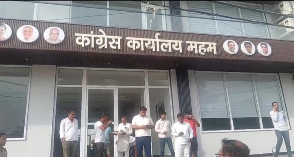 कांग्रेस विधायक के कार्यालय पर फायरिंग, दो गोली शीशे के दरवाजे के आर-पार