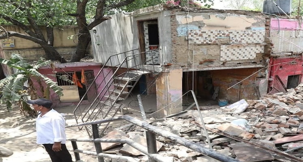 यमुना बाजार के 310 घरों पर चला बुलडोजर, हजारों बेघर