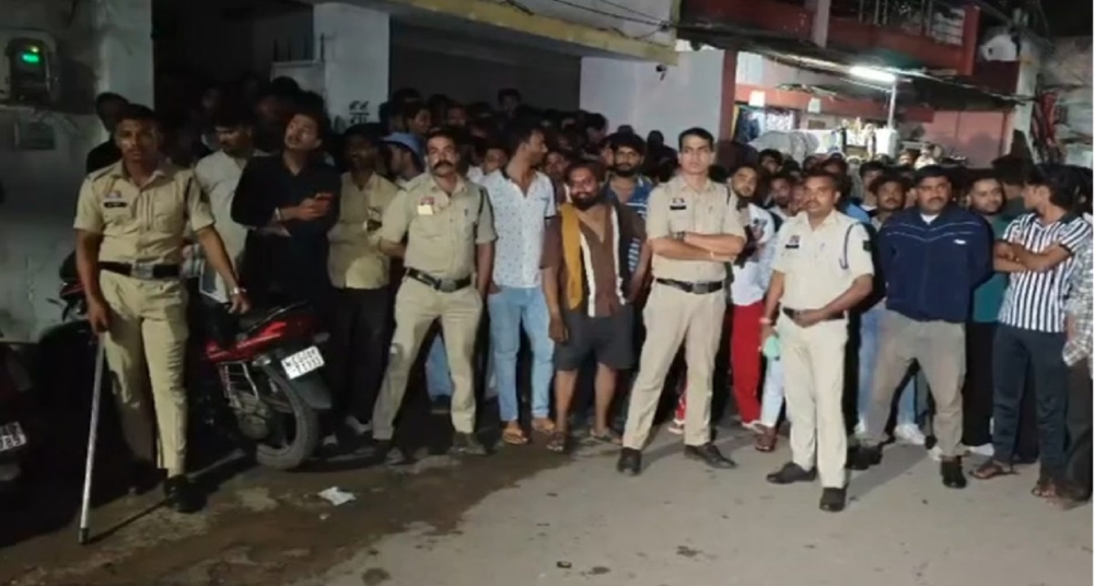 एक ही घर में मिली पांच लोगों की लाश