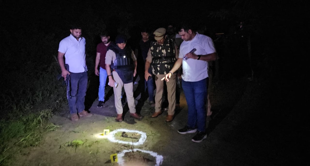 25 हजार का इनामी गोकश मुठभेड़ में गिरफ्तार, पैर में गोली लगने से घायल