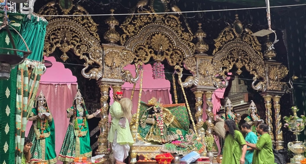 बांकेबिहारी मंदिर: जन्माष्टमी की रात 1:45 बजे मंगला आरती, 600 भक्तों की एंट्री