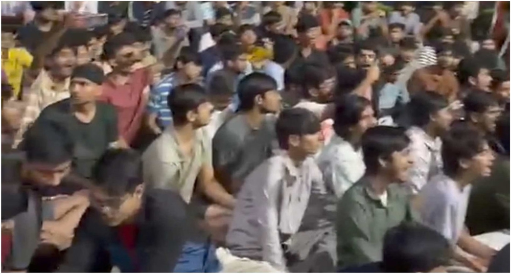 आईआईआईटी में छात्र की संदिग्ध मौत पर बवाल, निदेशक-डीन के इस्तीफे की मांग